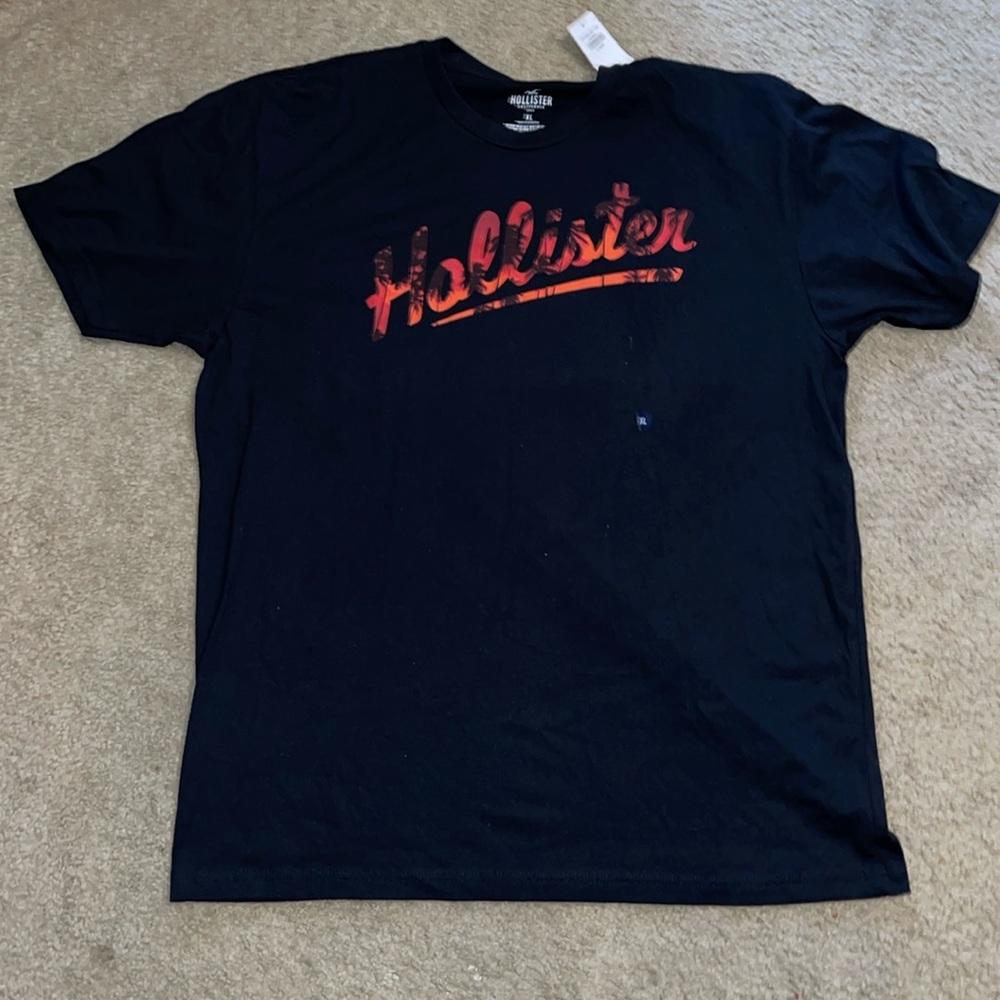 Men’s Hollister T-shirt